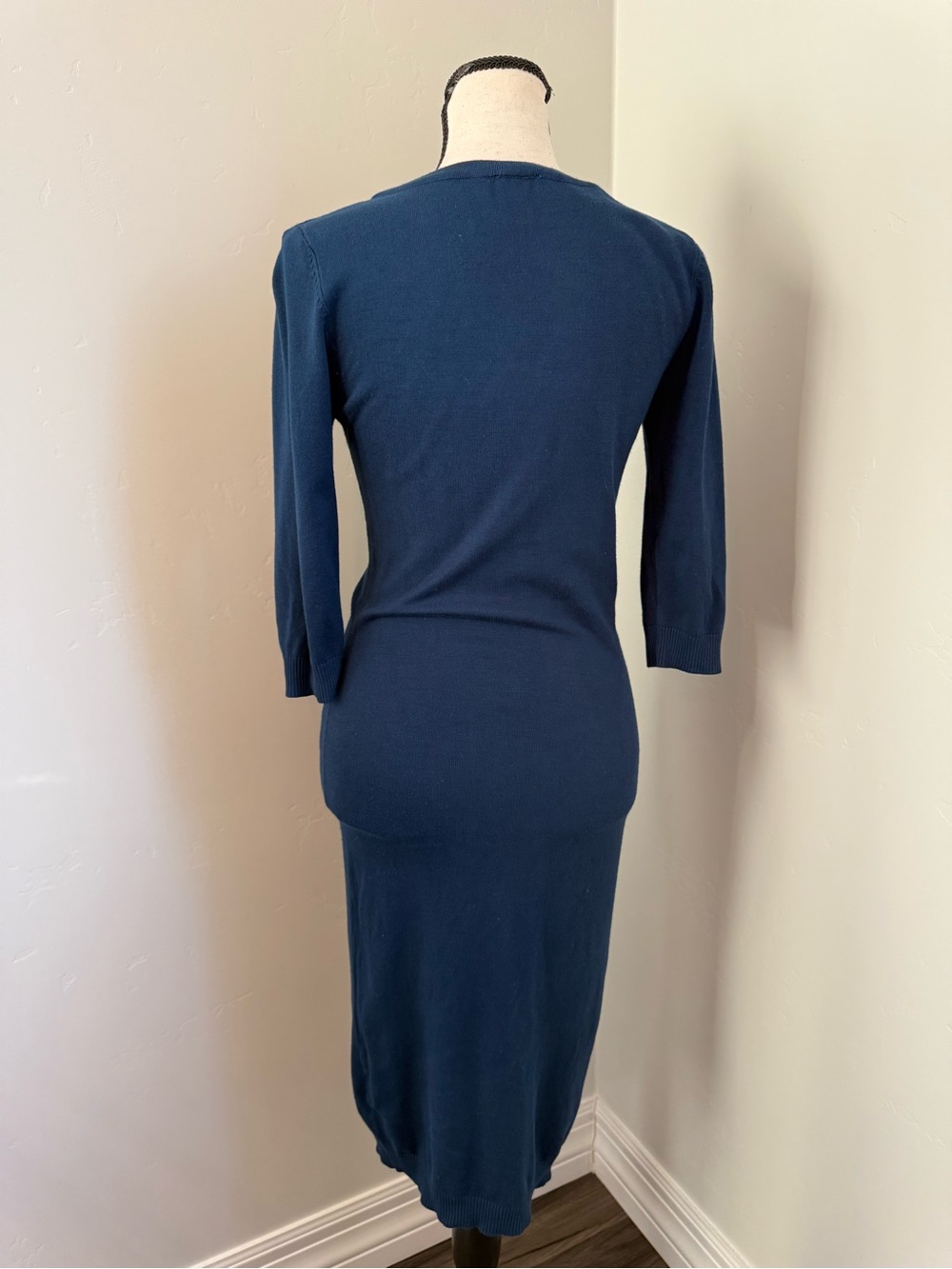 Classic Navy Midi Knit Dress - Sleek Everyday Style - Picture 11 of 12